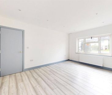 4 bedroom semi-detached house to rent - Photo 3