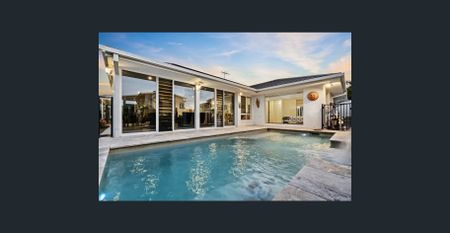 Spectacular Lowset Home - with all the bells and whistles! - Photo 2