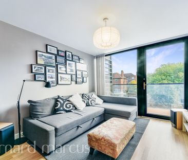 Bloemfontein Road, London - Photo 1