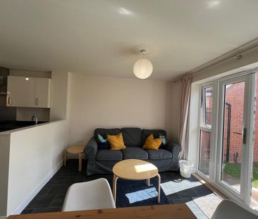 4 bedroom semi-detached house to rent - Photo 1