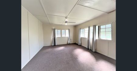 📍 Acreage Living with Charm and Space – Perfect for Families or Horse Lovers - Photo 5