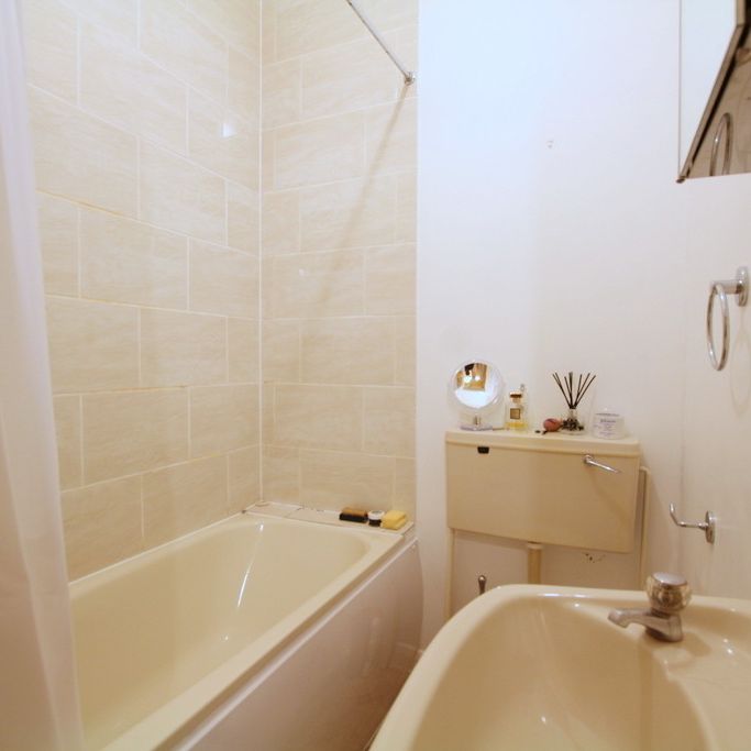 0 Bedroom Studio, Latimer Road, Wimbledon - Photo 1