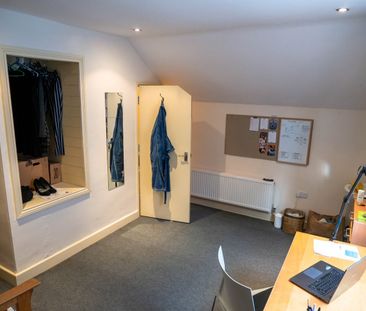 4 Bed Semi-Detached House, City Road, NG7 - Photo 2