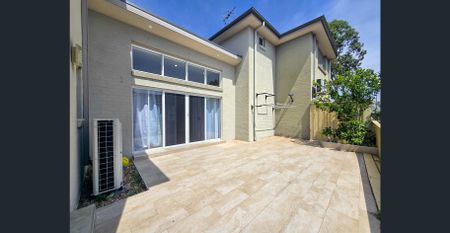 Stylish & Spacious Family Home in a Prime Campbelltown Location! - Photo 5