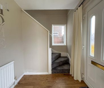 3 bedroom semi-detached house to rent - Photo 2