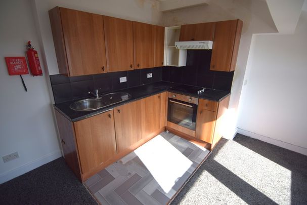 To Let 1 Bed Flat - Photo 1