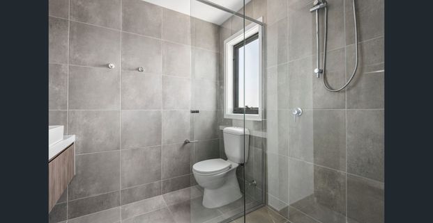 3 BEDROOM TOWNHOUSE - Photo 1