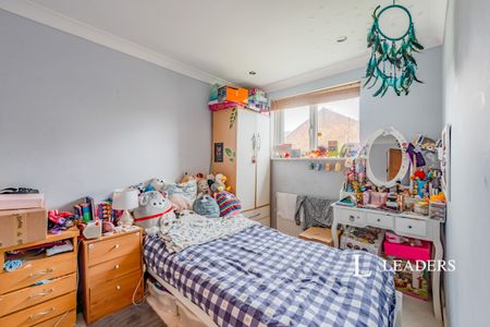 3 bedroom house to rent Sycamore Drive, East Grinstead, RH19 - Photo 2