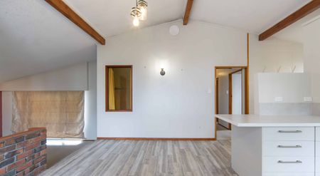 Four Bedroom Home Close to The University - Photo 3