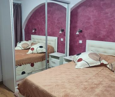 INCHIRIEZ apartament cu 3 camere TATARASI ( Metalurgiei ) - Photo 3