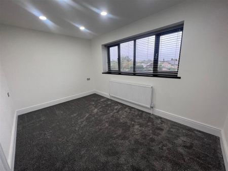 4 bedroom detached house to rent - Photo 2