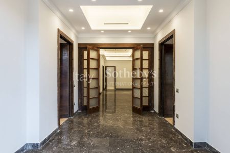 Refined Residence with Terrace for Rent in Aventine - Photo 4