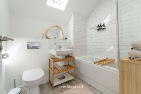 4 bedroom end of terrace house to rent - Photo 5