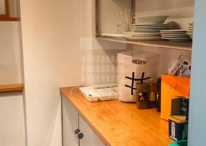 Piazza del Popolo: Lovely, modern 1 bedroom in private Villa. Entrance, spacious living-dining, fully equipped kitchen, bath and private terrace. Parquet floors Air conditioning, bright and silent. rif 364