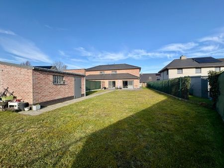 RECENTE VILLA MET DRIE SLAAPKAMERS - TERRAS - TUIN - GARAGE EN TUINHUIS - Photo 2