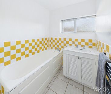 3 bedroom Mid Terraced House - Ferrier Road, Stevenage - Photo 3