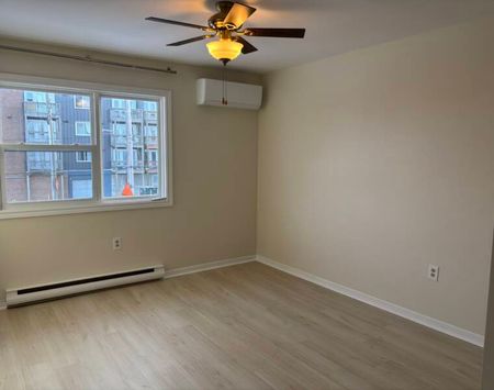 3 bedroom 3 level homes on Crystal Drive Dartmouth - Photo 2