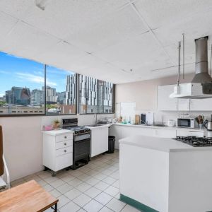MULTIPLE BEDROOMS LOCATED IN ADELAIDE CBD!!! APPLY NOW! - Photo 2