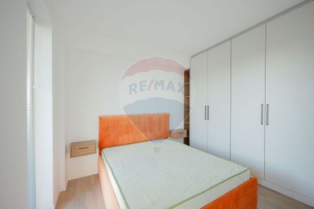 Apartament de închiriat cu 2 camere și parcare, ultrace... - Fotografie 4