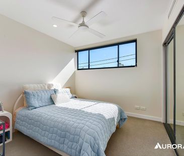 Ultra-Convenient 3-Bed Balmoral Lifestyle — Walk to Everything - Photo 5