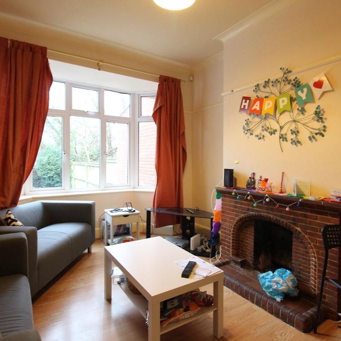 4 bedroom semi-detached house to rent - Photo 1