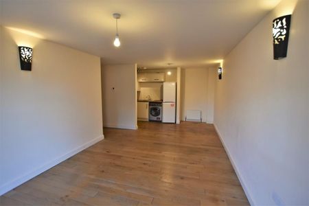 2 bedroom flat to rent - Photo 2