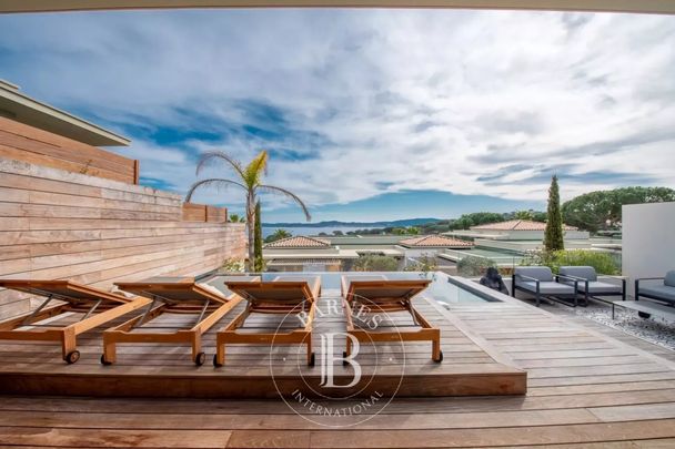 SAINTE-MAXIME - DOMAINE PRIVÉ - VILLA 4 CHAMBRES - VUE MER - Photo 1