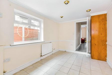 4 bedroom terraced house to rent - Photo 2