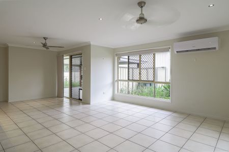 TIDY 3 BEDROOM DUPLEX WITH PRIVATE BACKYARD - Photo 3