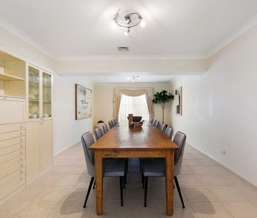 LIGHTFILLED FAMILY HOME - Photo 3