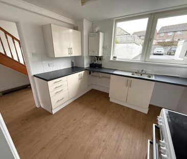 3 bedroom flat to rent - Photo 1