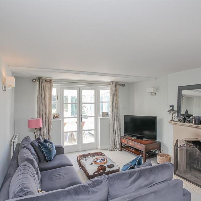 4 bedroom detached house to rent - Photo 1