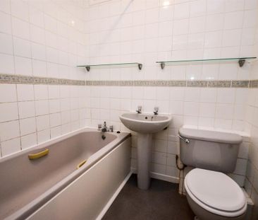2 bedroom flat to rent - Photo 6