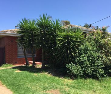 27 Ulm Street, LAVERTON - Photo 5