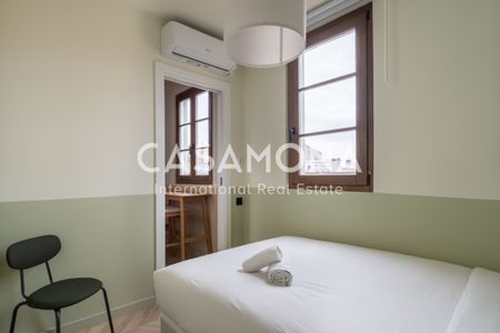 Modern, Fully Renovated 2-Bedroom Apartment in Poble Nou - Photo 3