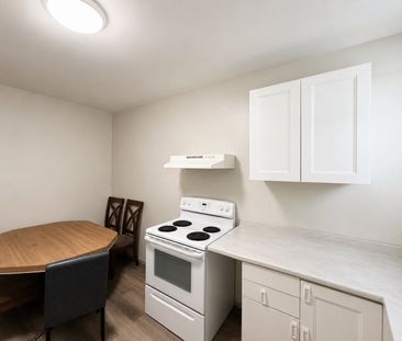 For Lease - 209 WEST MAIN Street, Welland, Ontario - Photo 1