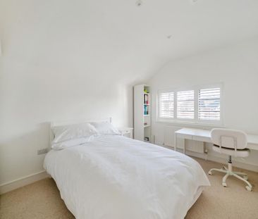 4 bedroom detached house to rent - Photo 2