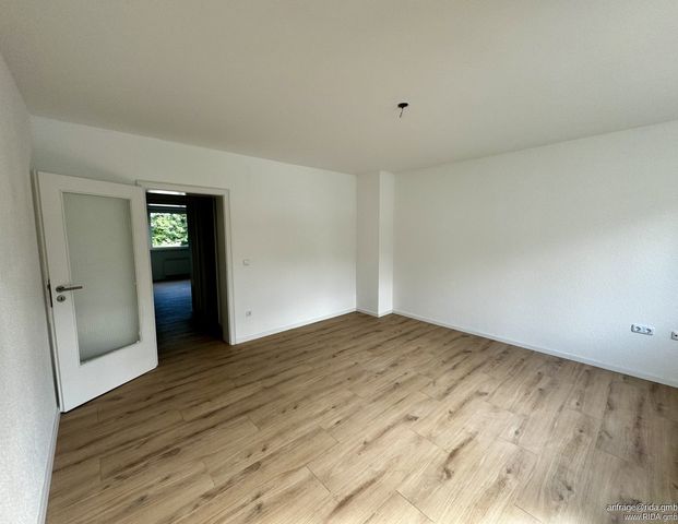 RIDA Residential! Modernisierte 3-Zimmer-Wohnung mit viel Stauraum und Balkon in von Köln-Nippes! - Photo 1