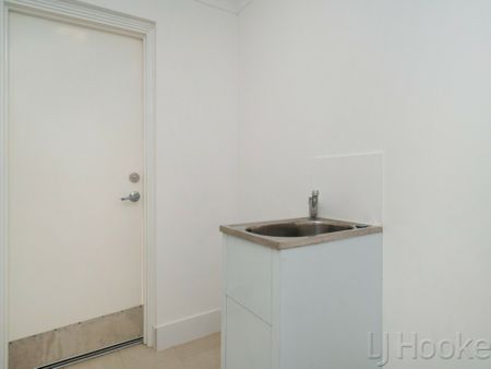 Charming Family Home - Photo 3