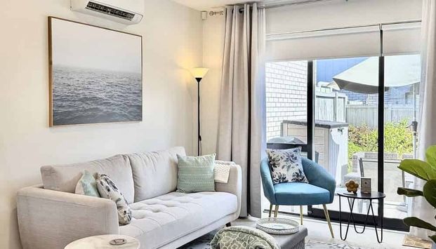 Ready to move in, stylish 2 bed townhouse - Photo 1