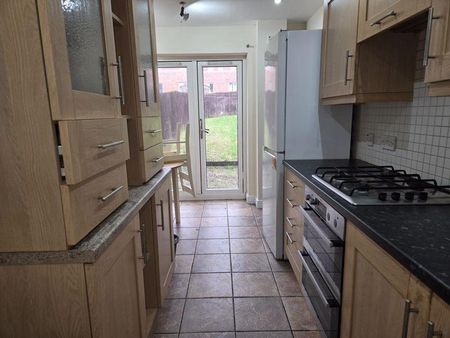 3 bedroom terraced house to rent - Photo 2