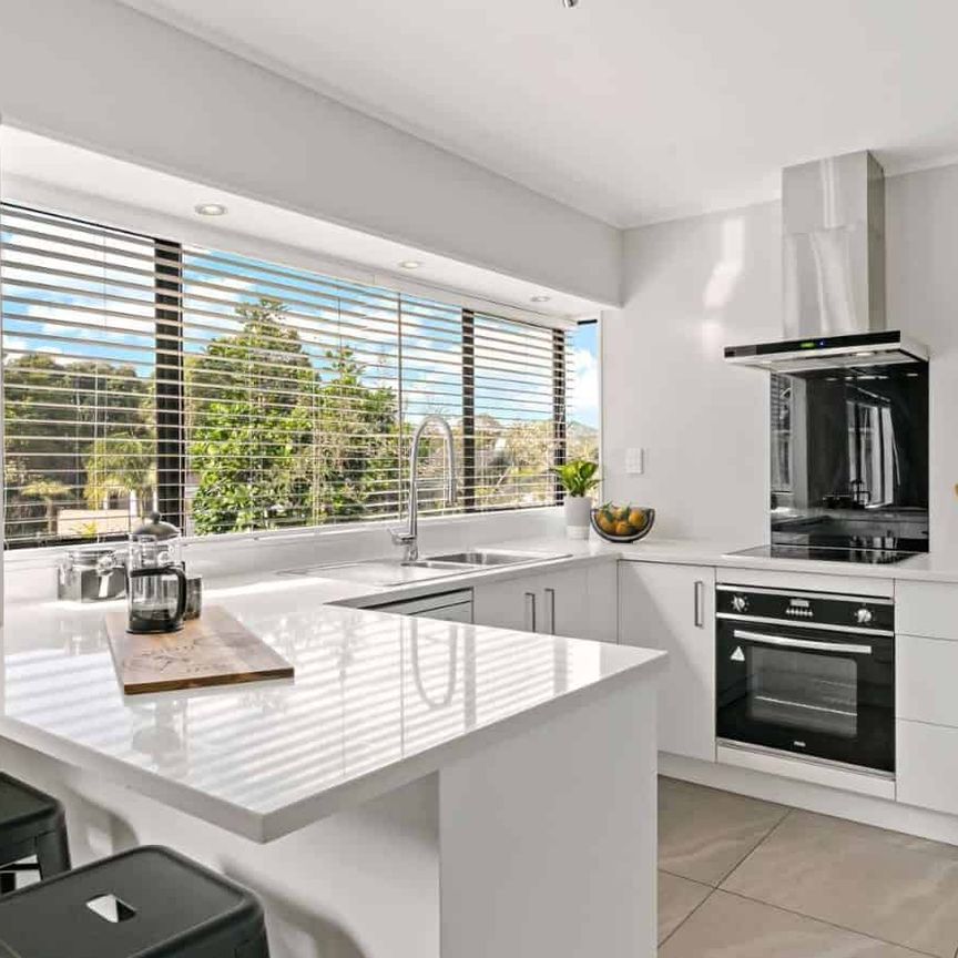 Three Bedroom One Bath in Hillcrest! - Photo 1