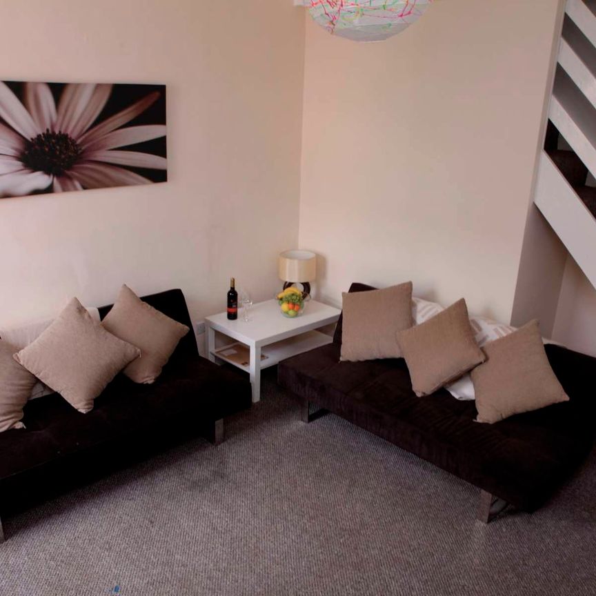 Blandford Road Room 3 - Photo 1