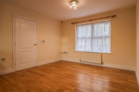 Main Road Apartment, Shavington, CW2 - Photo 3