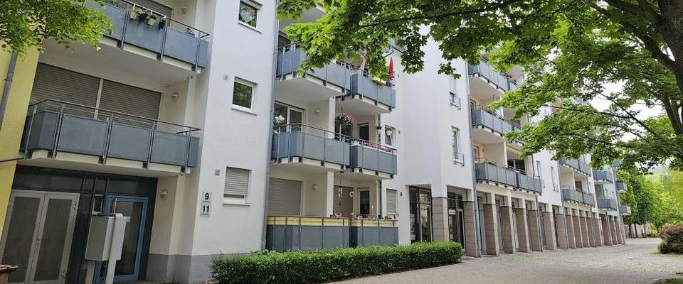 Ihre erste eigene Wohnung mit Balkon und Blick in den grünen Innenhof! - Foto 1