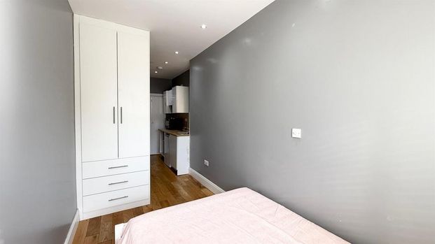 Studio to rent - Photo 1