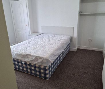 4 bedroom terraced house to rent - Photo 6