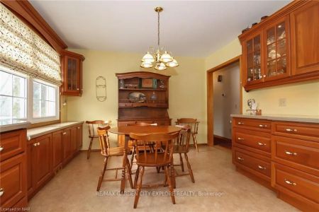 Detached Home For Lease | X8356532 - Photo 4