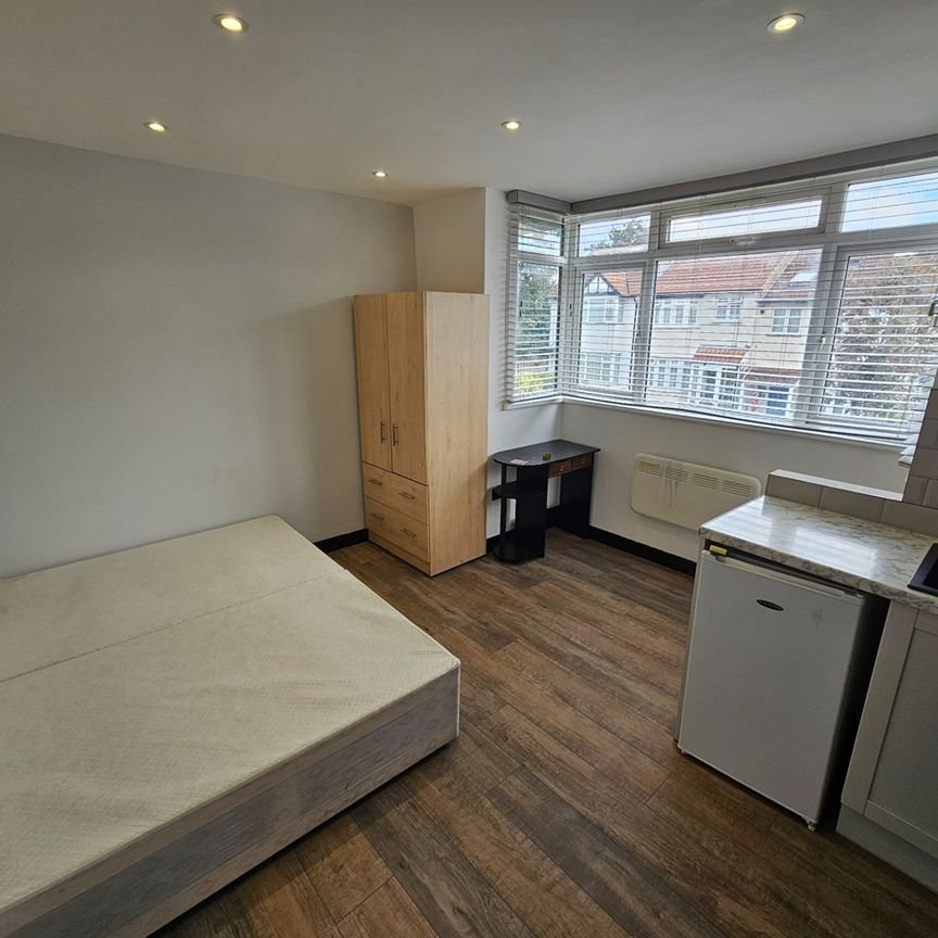 Studio Flat, Donnybrook Road, SW16 - Photo 1