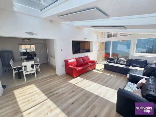 5 bedroom detached house to rent - Photo 1